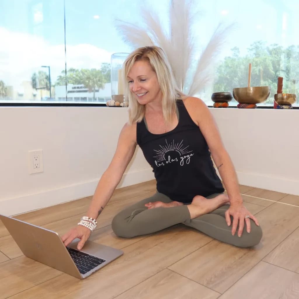 Yoga teacher conducting a hybrid online and in-person 300-hour teacher training at Las Olas Yoga